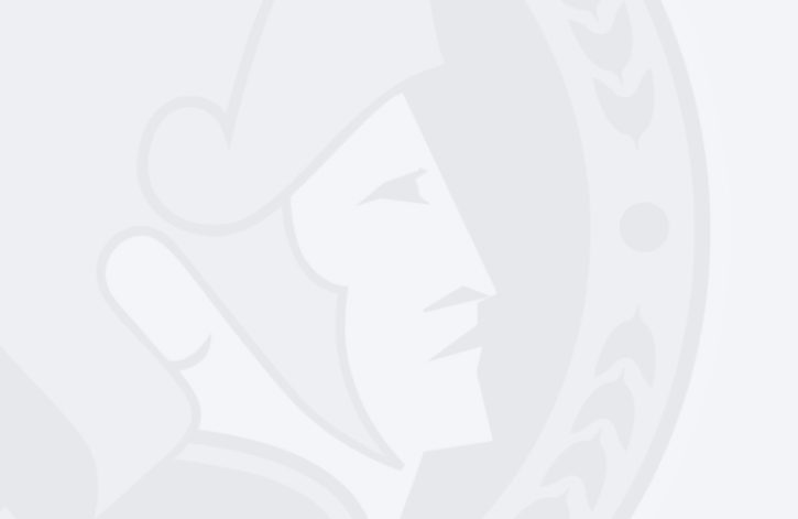 Illustration grise et stylisée représentant le profil d'une personne portant un casque, qui pourrait rappeler le motif d'une pièce de monnaie ou d'une médaille.